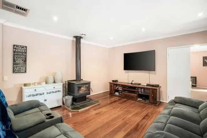 House For Sale , 8, Chasseles Place, Bannockburn, Victoria