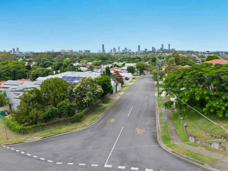 Newmarket Renovation Opportunity City Skyline Views