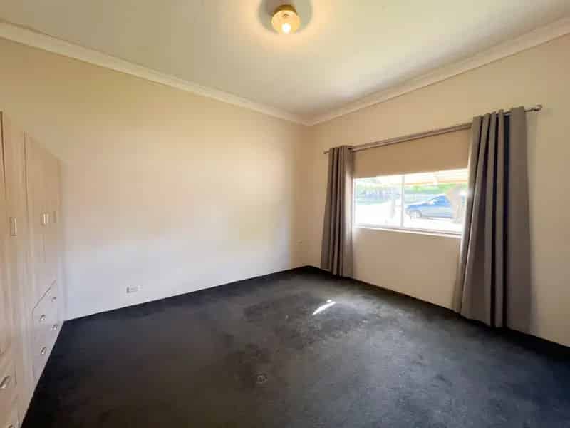 Ray White Parkes