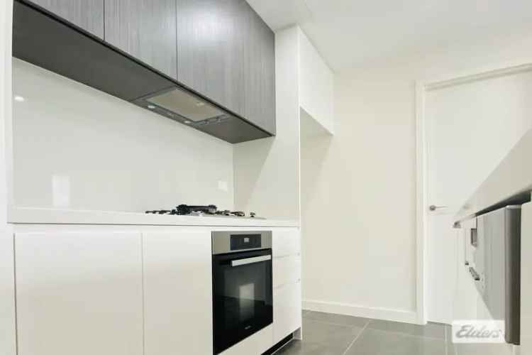 2 Level Furnished Bondi Beach Apartment with Parking