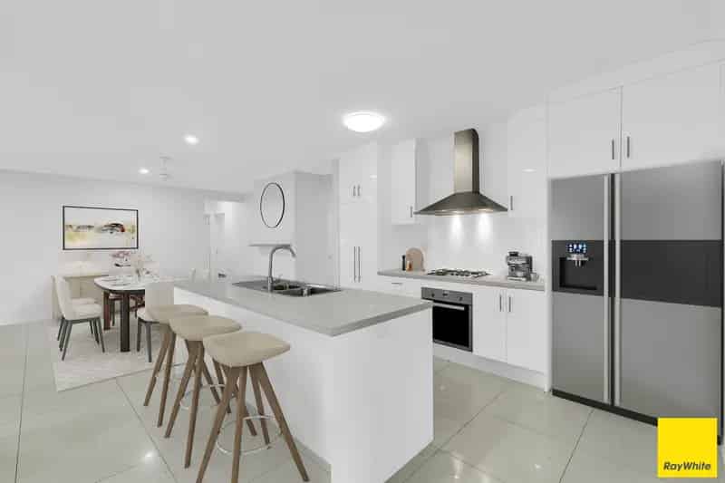 Modern Family Living in Tropical Trinity Beach!
