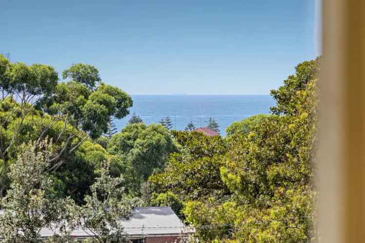 Coastal Charm Meets Modern Comfort - Just Minutes from Maroubra Beach!