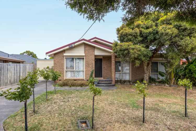 Family Home Craigieburn 4 Bed 4 Car Garage Large Block