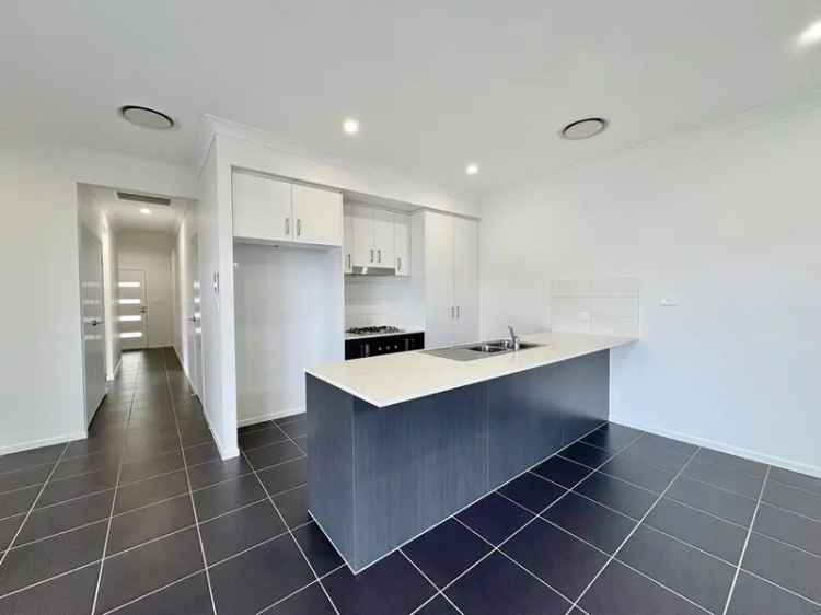 Lease House in Sanctuary Estate Fletcher with 3 Bedrooms and Alfresco