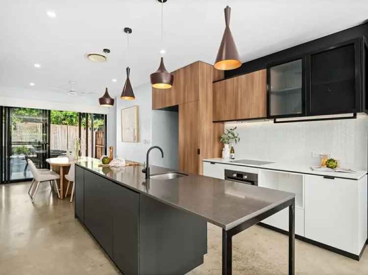 Freehold Contemporary Home Greenslopes