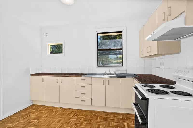 Real Estate For Lease - 2 Gillard Place - Berkeley , NSW