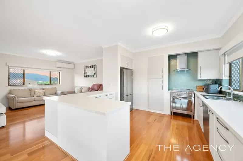 House For Sale - 89 Gloucester Crescent, Shoalwater WA 6169