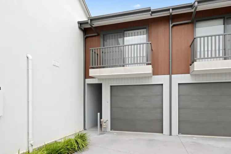 Modern CBD Living Townhouse Two Bedrooms Double Garage