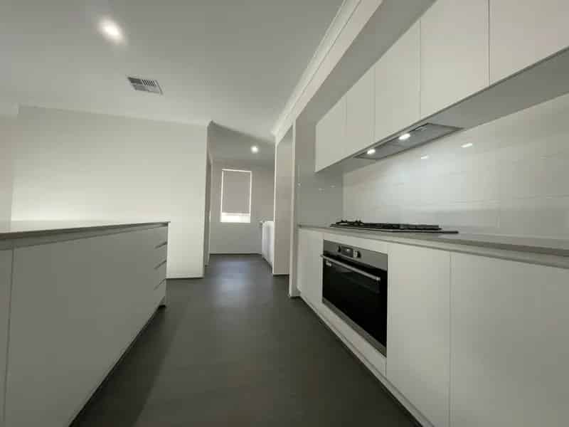 Rent 4 Bedroom House in Dawesville with Theatre and Scullery