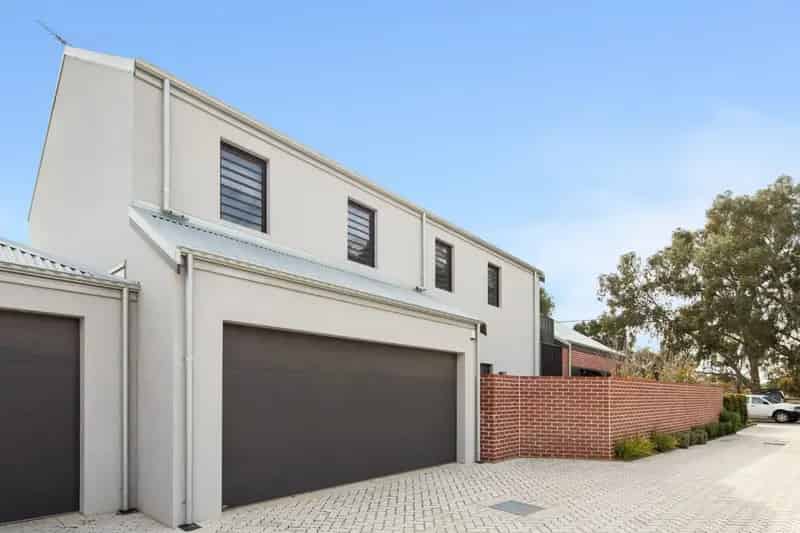 Buy modern family home in Woodbridge with 4 bedrooms and designer kitchen