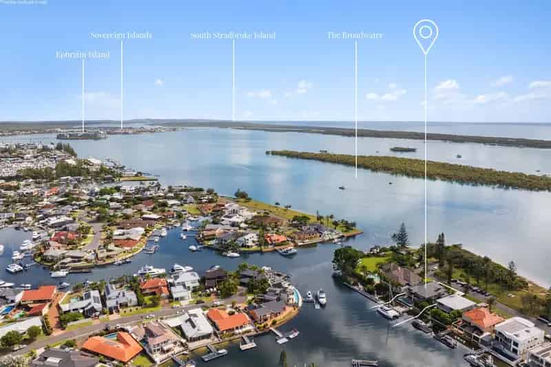 Buy Waterfront House in Broadwater with Luxury Features