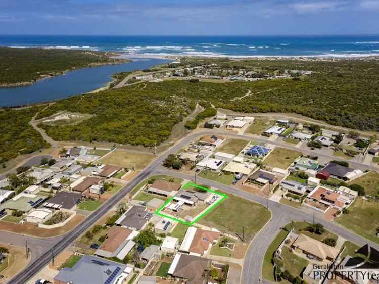 House For Sale in 4, Thames Drive, Geraldton, Western Australia