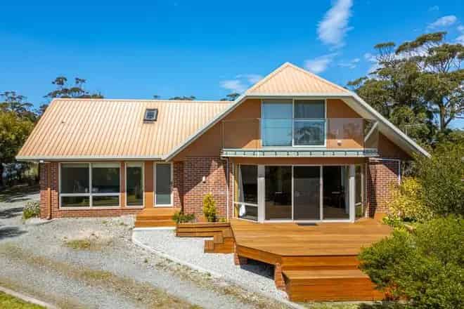 House For Sale , Binalong Bay, Tasmania