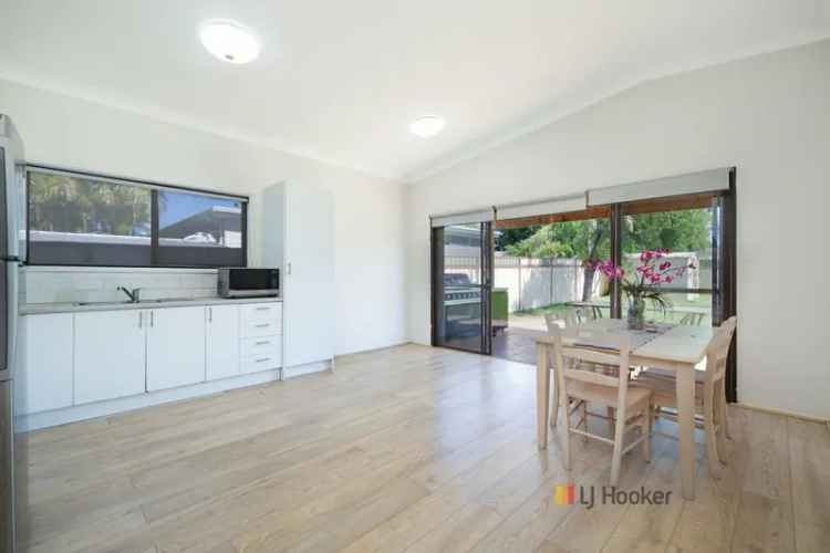 3 Bedroom Gorokan Home - Air Con, Oversize Garage, Great Backyard