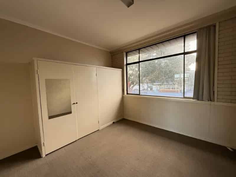 Relaxed, Low-Maintenance Living In Central Geelong