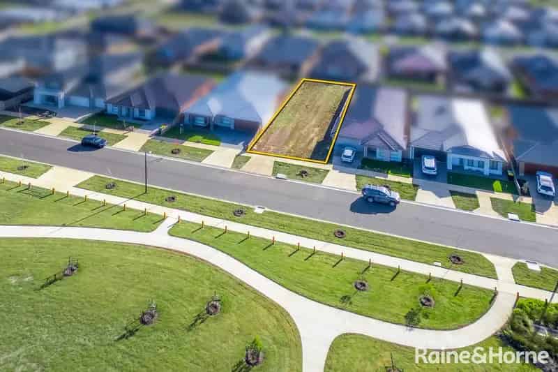 House For Sale , 22, Hanrahan Street, Gisborne, Victoria