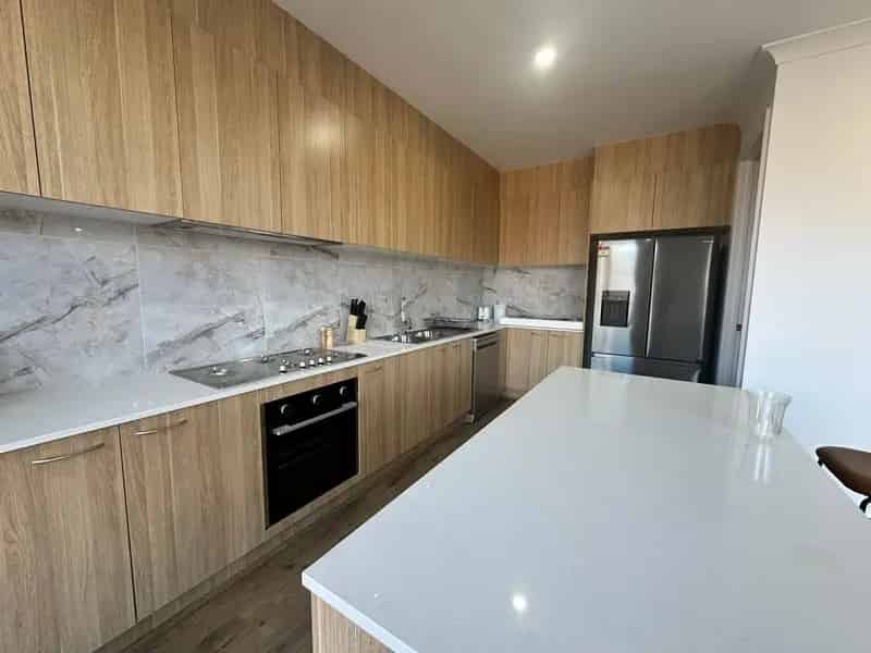 SHARE HOUSE - BRAND NEW - 4 BEDROOM, 5 BATHROOM