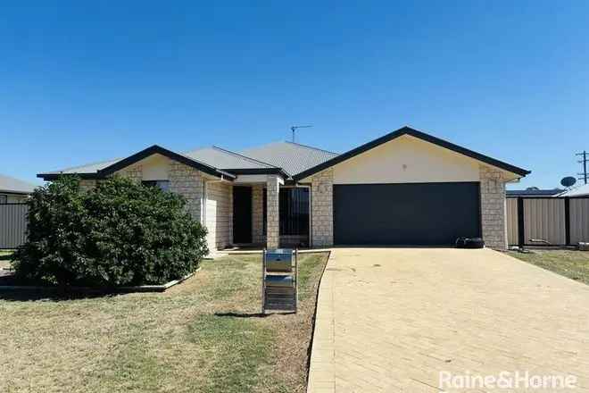 Modern Four-Bedroom Home in Roma