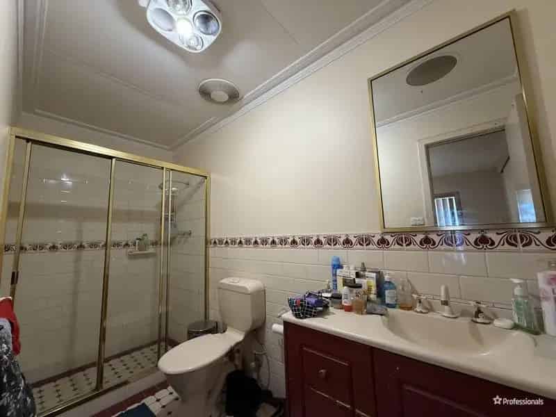 Spacious Davis St Gem - Invest or Transform