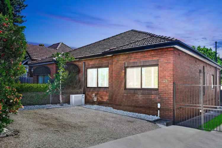 2 Bed Semi-Detached Home for Lease in Haberfield