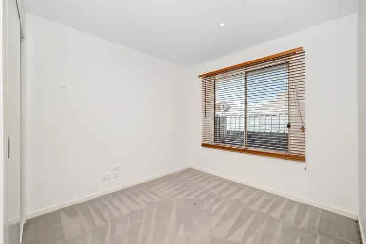 Modern 2-Bedroom Unit Near Frankston CBD