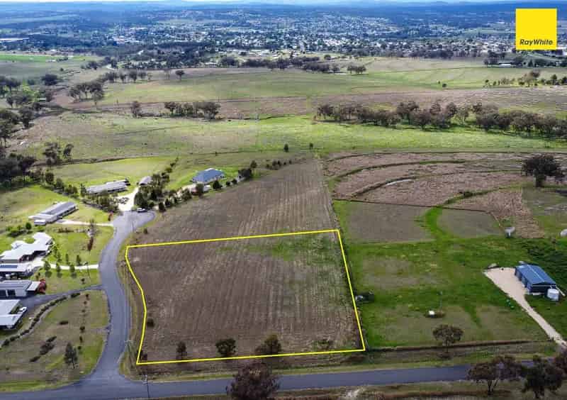 Buy Acreage Land in Inverell with Town and Countryside Views