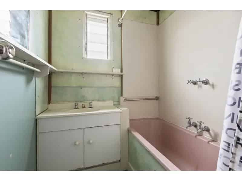 3 Bedroom Home In Prime Location!