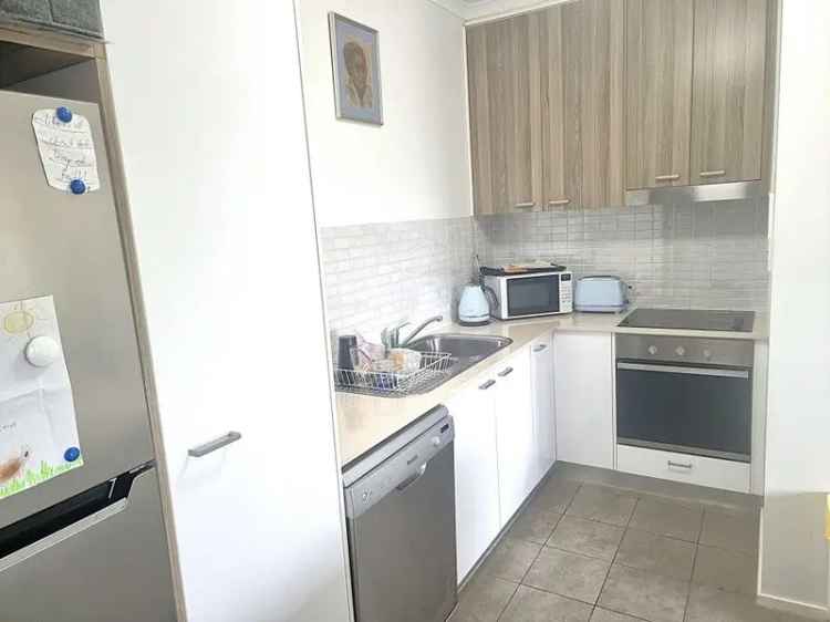 SPACIOUS UNIT, CLOSE TO BEACH AND CBD