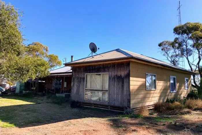 Large Family Country-House with Endless Potential on 14.5 Acres