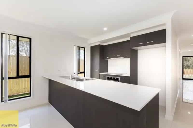 NEAR NEW 3 BEDROOM DUPLEX!!