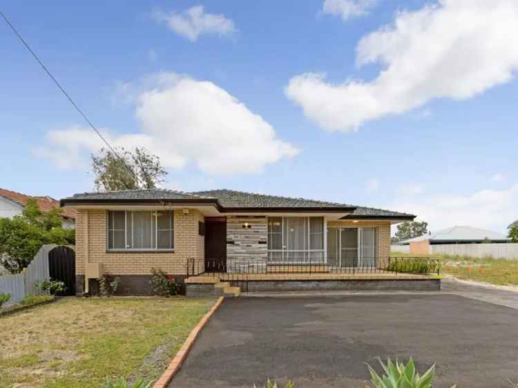 House For Sale in City of Canning, Western Australia