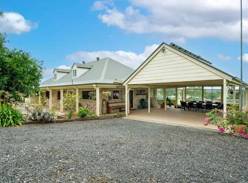 Exquisite 5 Acre lifestyle Retreat