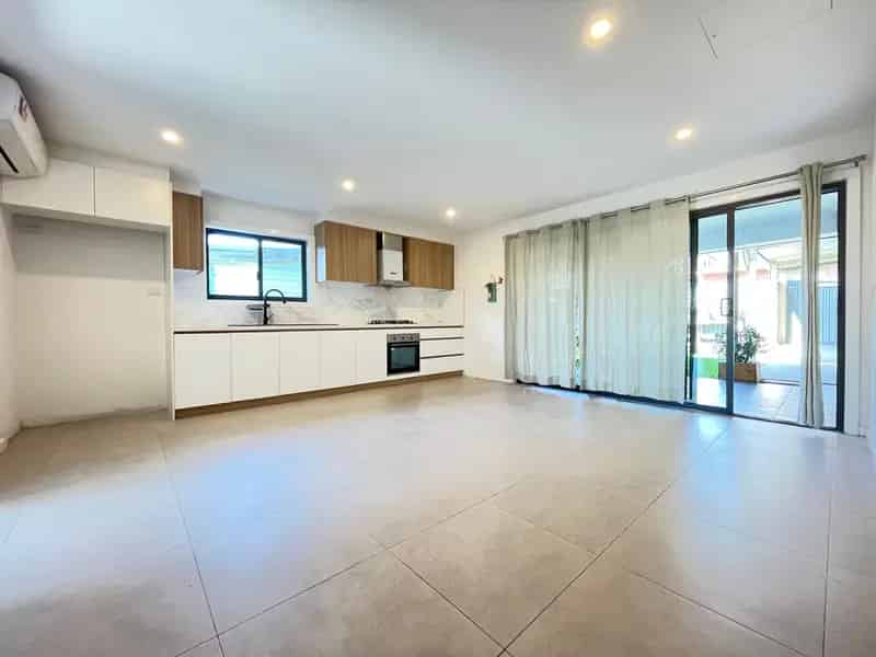Lovely 4 Bedroom 2 Bathroom House - Revesby