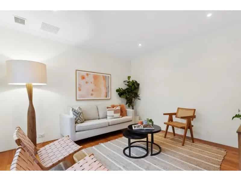 Modern 2-Bedroom, 2-Bathroom Townhouse In Prime Location