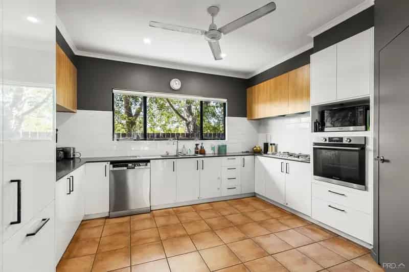 Renovated & Ready in Roebuck Estate.