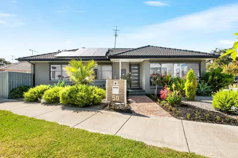Step Into Comfort: Lovely 3-Bedroom Home with Ample Natural Light