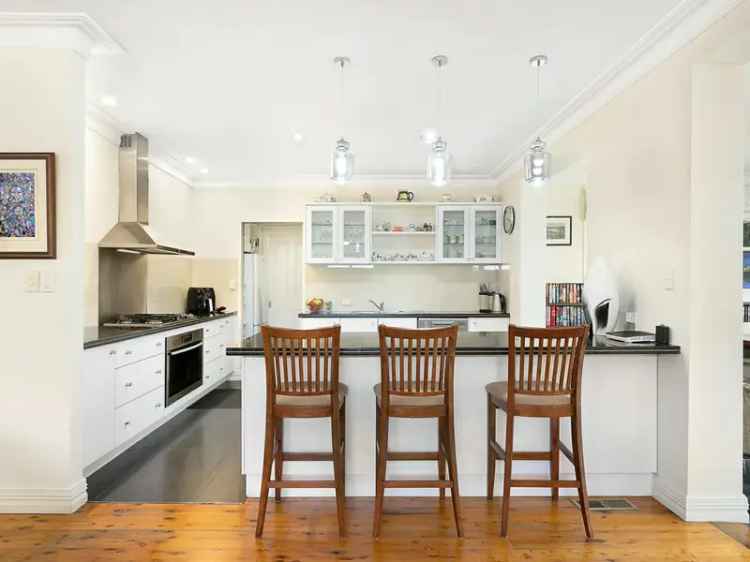 Historic Luxury Home in Orange CBD - 4 Beds, 2 Baths