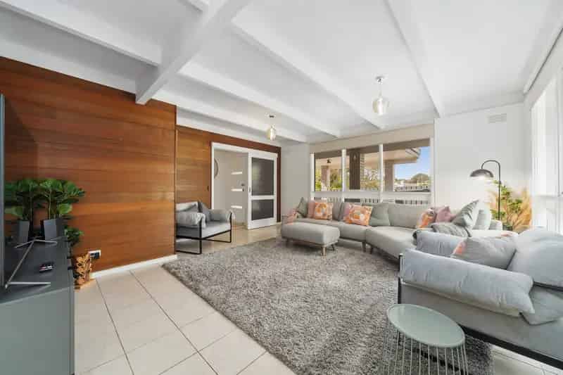2 rooms house of 235 m² in Melbourne