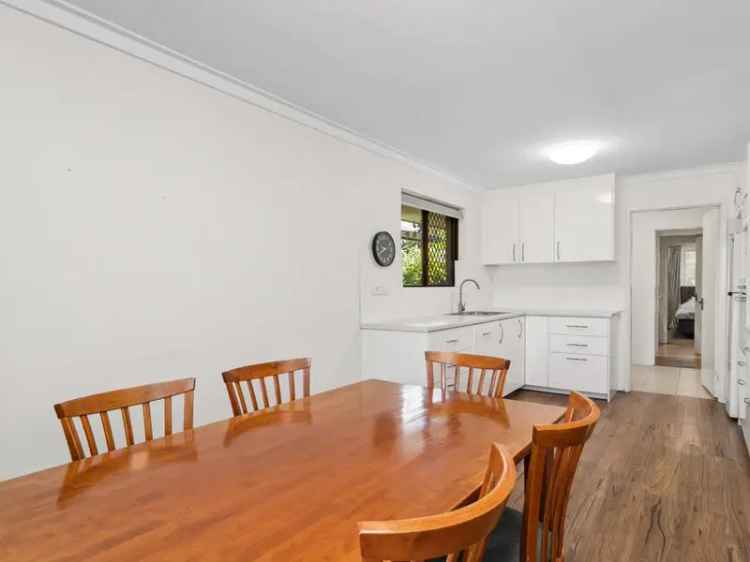 Spacious Duplex Half Near Birkett Reserve Bayswater