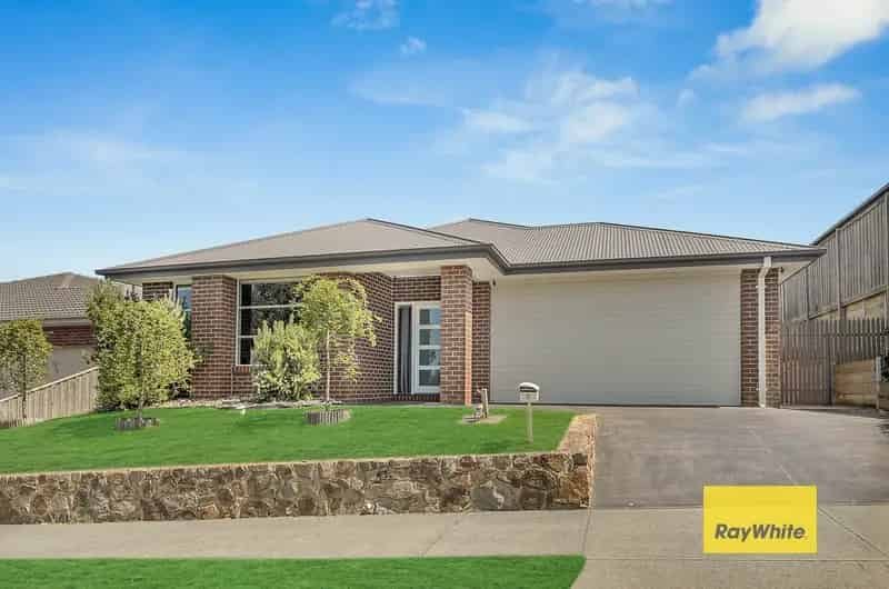 SPACIOUS 4 BEDROOM HOME WITH TWO LIVING AREAS