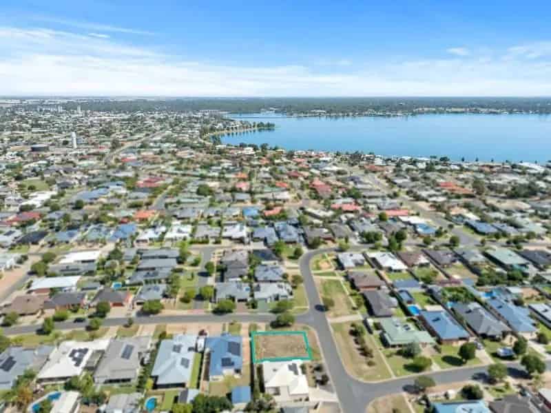 Land available in ideal location!