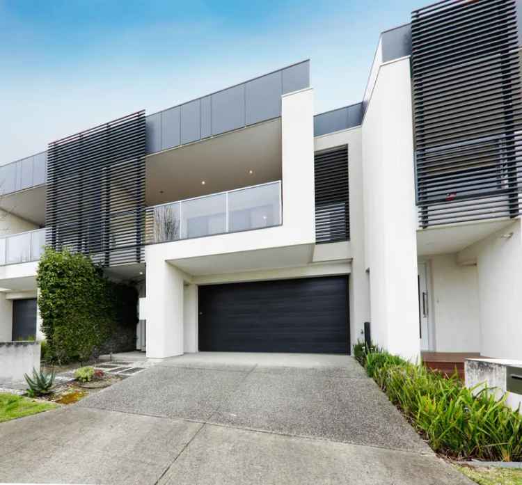 Modern Family Home Burwood Designer Style 3 Beds 2 Baths Double Garage