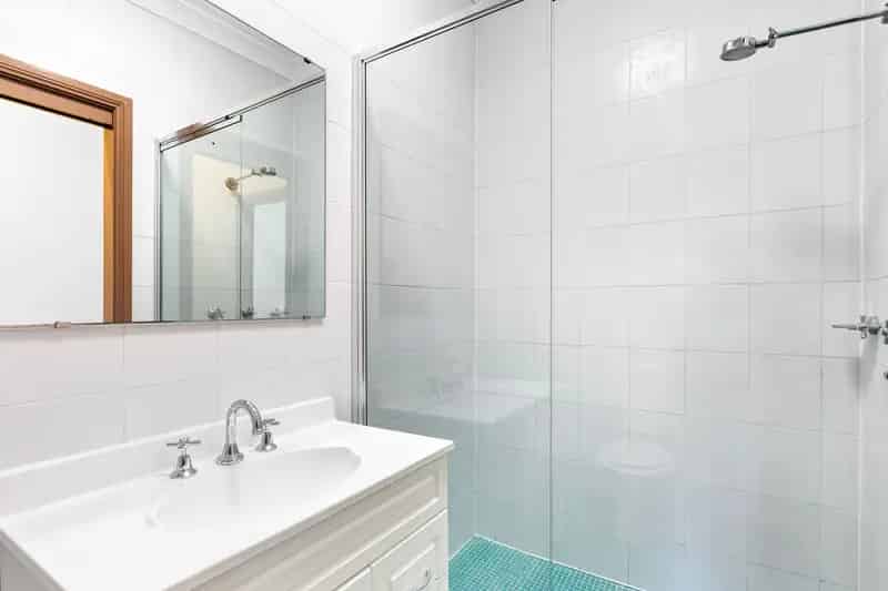Lease Property House in Surry Hills with Five Bedrooms and Dual Access