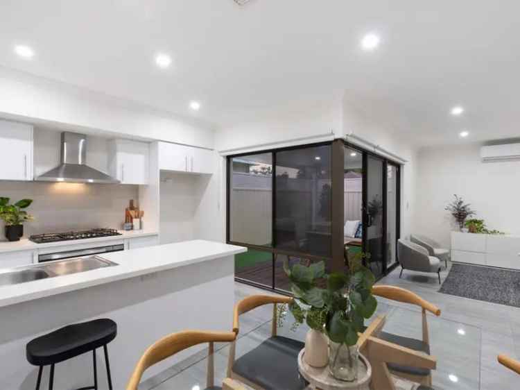 Dianella 3 Bed 2 Bath Home Low Maintenance Modern Kitchen Alfresco