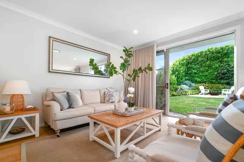 Buy beachside house in Catherine Hill Bay with luxurious features