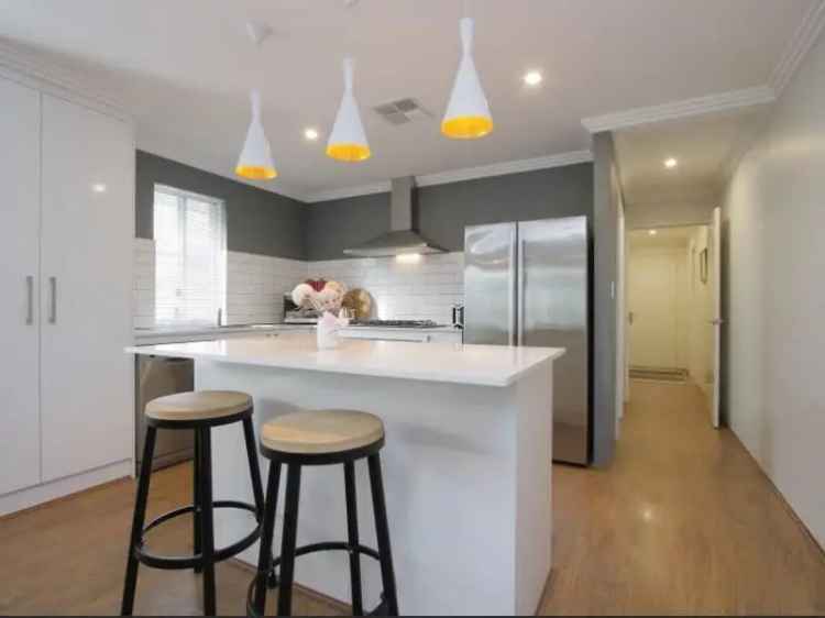 4 Bedroom 2 Bathroom Modern Home Coogee