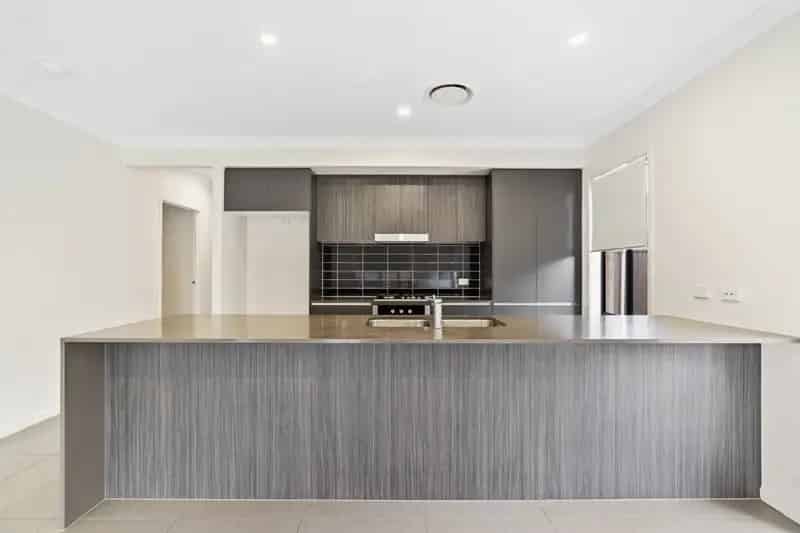 Lease 4 Bedroom Home with Ensuite in Gledswood Hills