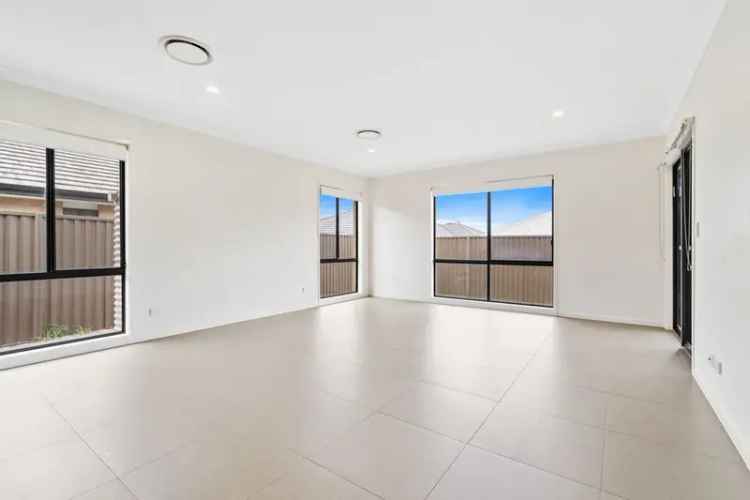 4 Bedroom House for Lease Gledswood Hills NSW