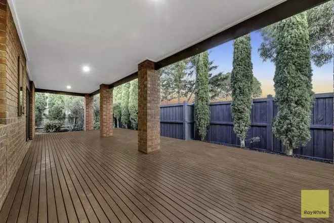 Elegant Family Home in Claremont Park Estate Tarneit