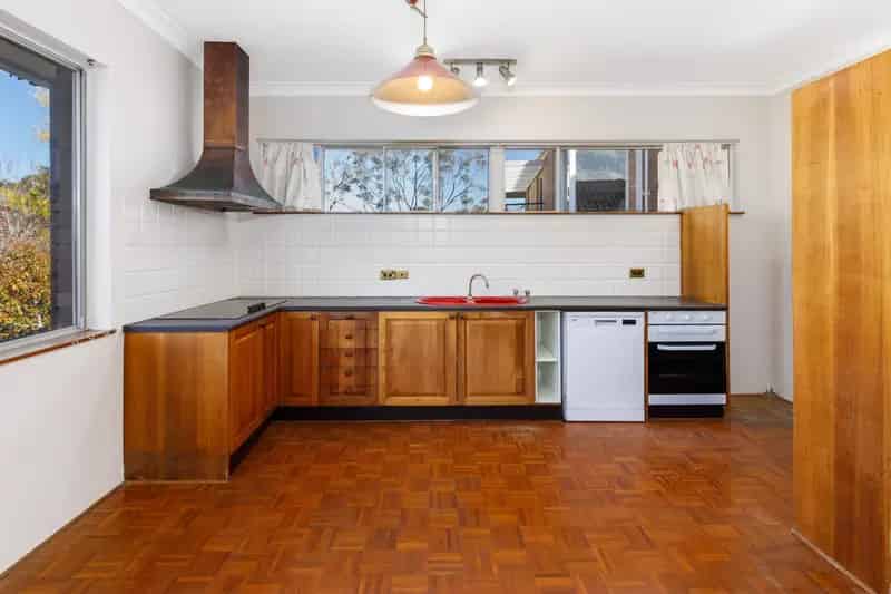 Lease Home with Swimming Pool and Large Living Areas in Killara